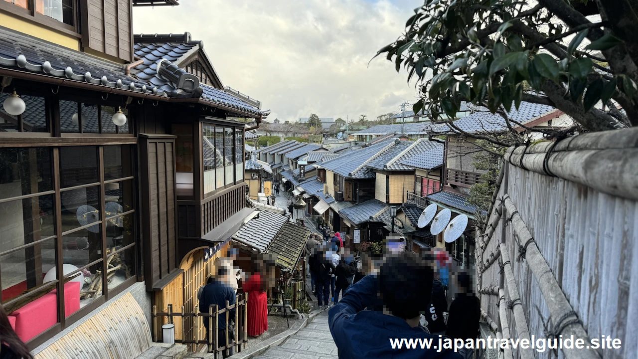 二年坂(二寧坂)、三年坂(産寧坂)を通って清水寺へ：清水寺の見どころ(12)