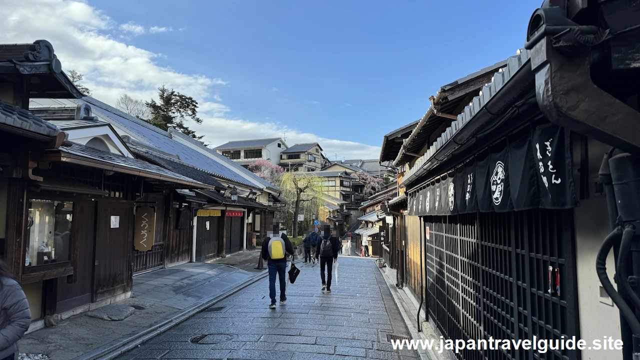 二年坂(二寧坂)、三年坂(産寧坂)を通って清水寺へ：清水寺の見どころ(13)