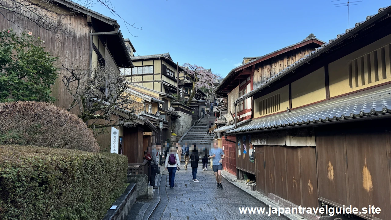 二年坂(二寧坂)、三年坂(産寧坂)を通って清水寺へ：清水寺の見どころ(14)