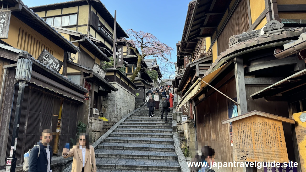 二年坂(二寧坂)、三年坂(産寧坂)を通って清水寺へ：清水寺の見どころ(15)