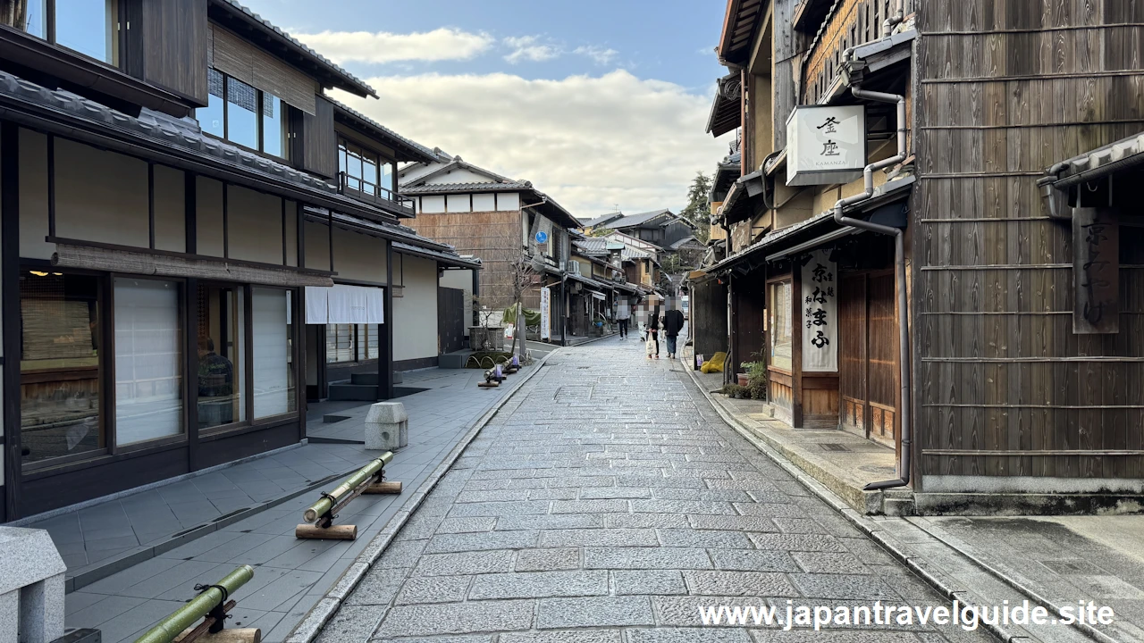 二年坂(二寧坂)、三年坂(産寧坂)を通って清水寺へ：清水寺の見どころ(4)