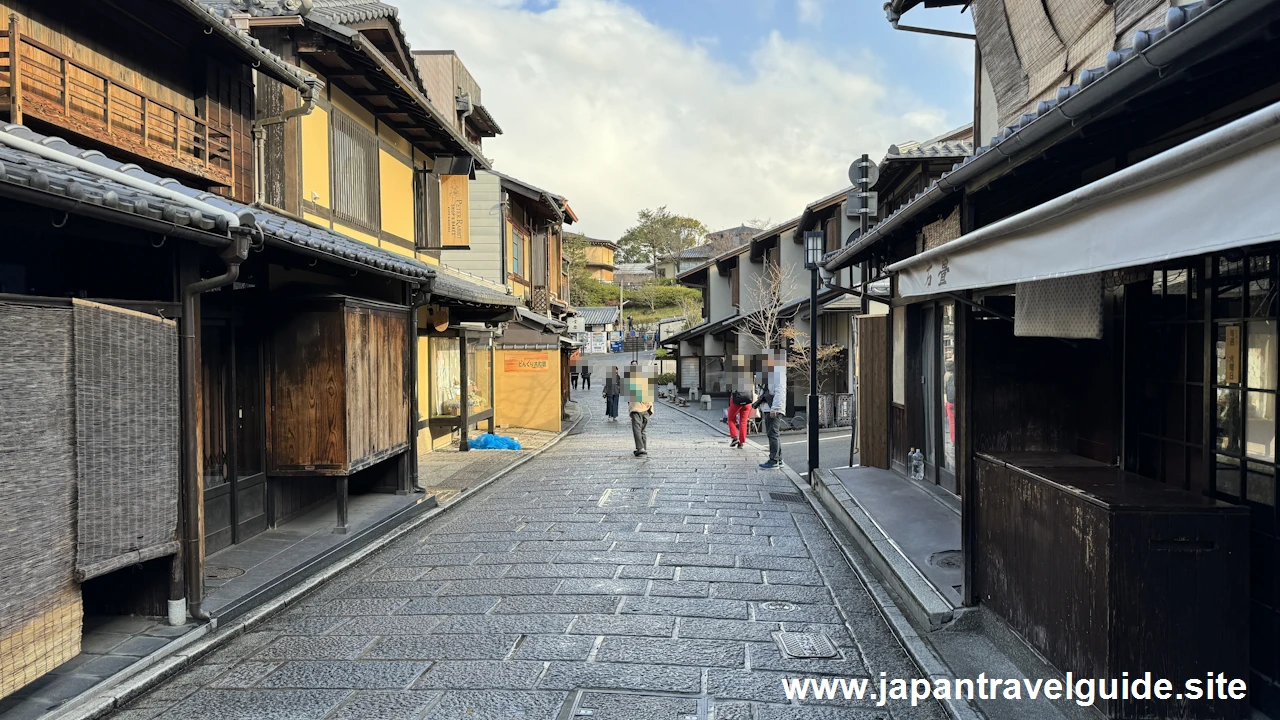 二年坂(二寧坂)、三年坂(産寧坂)を通って清水寺へ：清水寺の見どころ(5)