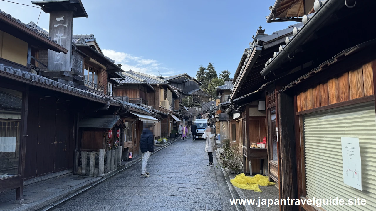 二年坂(二寧坂)、三年坂(産寧坂)を通って清水寺へ：清水寺の見どころ(6)