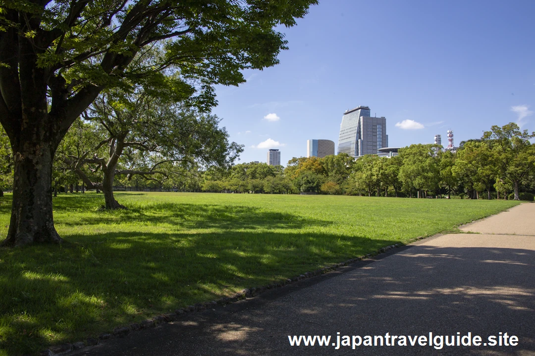 芝生広場：大阪城西の丸庭園の見どころ(10)