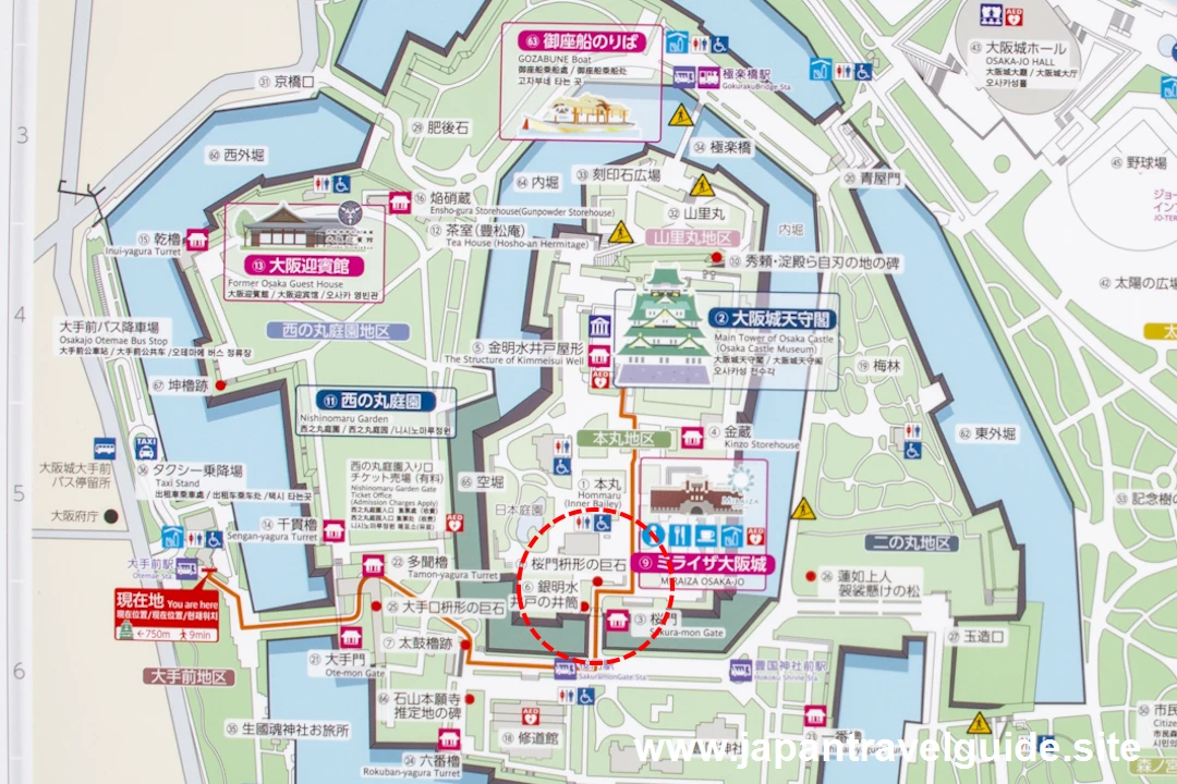 桜門枡形にある巨石（蛸石、肥後石）(1)