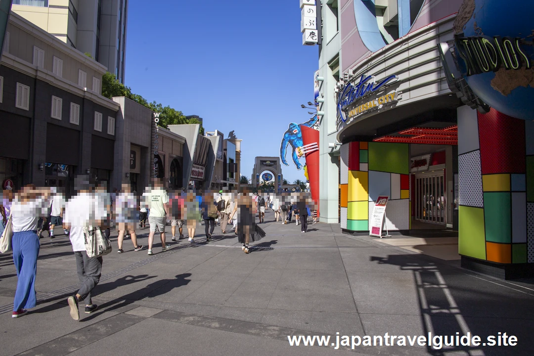 ユニバーサルシティ駅から入場ゲートまで：ユニバーサル・スタジオ・ジャパンの見どころ(2)