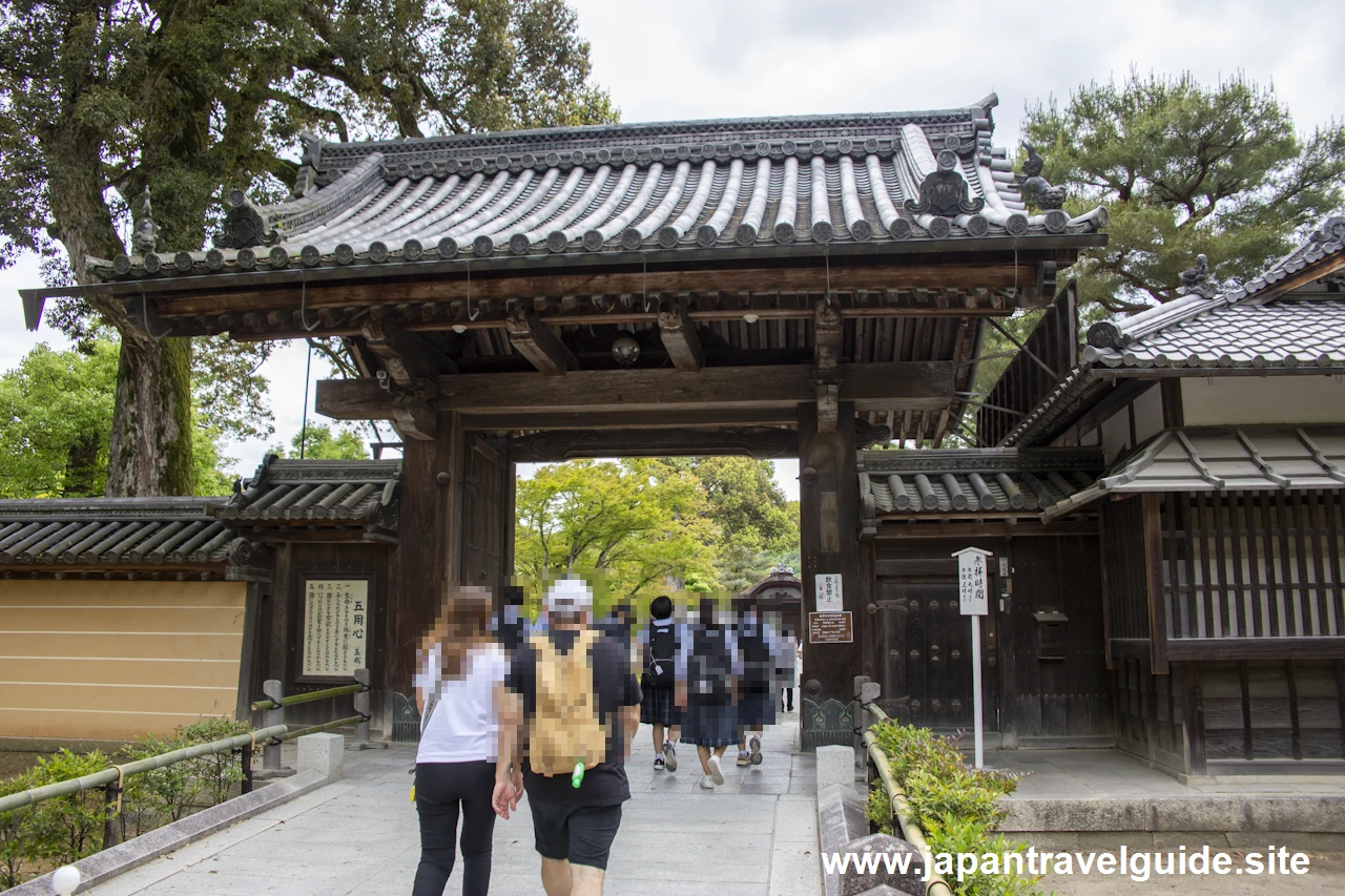 総門：金閣寺の見どころ(5)