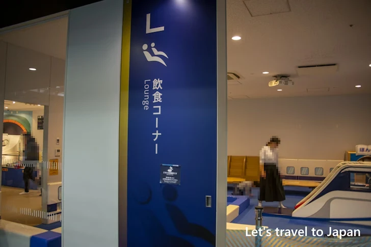2階 飲食コーナー：リニア・鉄道館でのお弁当の持ち込みや飲食できる場所について(5)