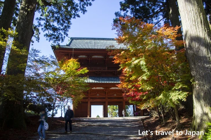 大門の紅葉：高野山の紅葉の見どころ完全ガイド(29)