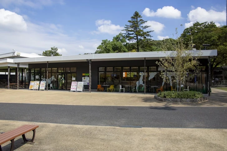 ZOOASISイースト(ゾアシスイースト)：東山動植物園のフードコート・カフェ/お土産ショップ/休憩所の完全ガイド(15)