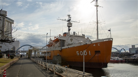 Antarctic icebreaker ship Fuji(14)
