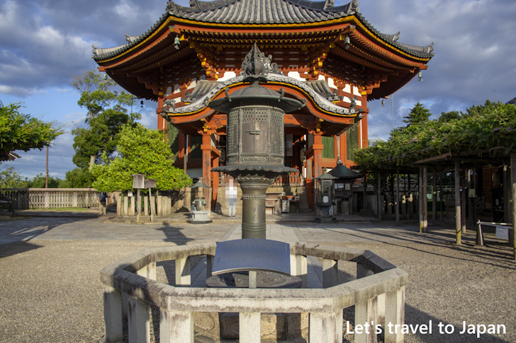 Bronze Lantern: Highlights of Kofukuji Temple(19)